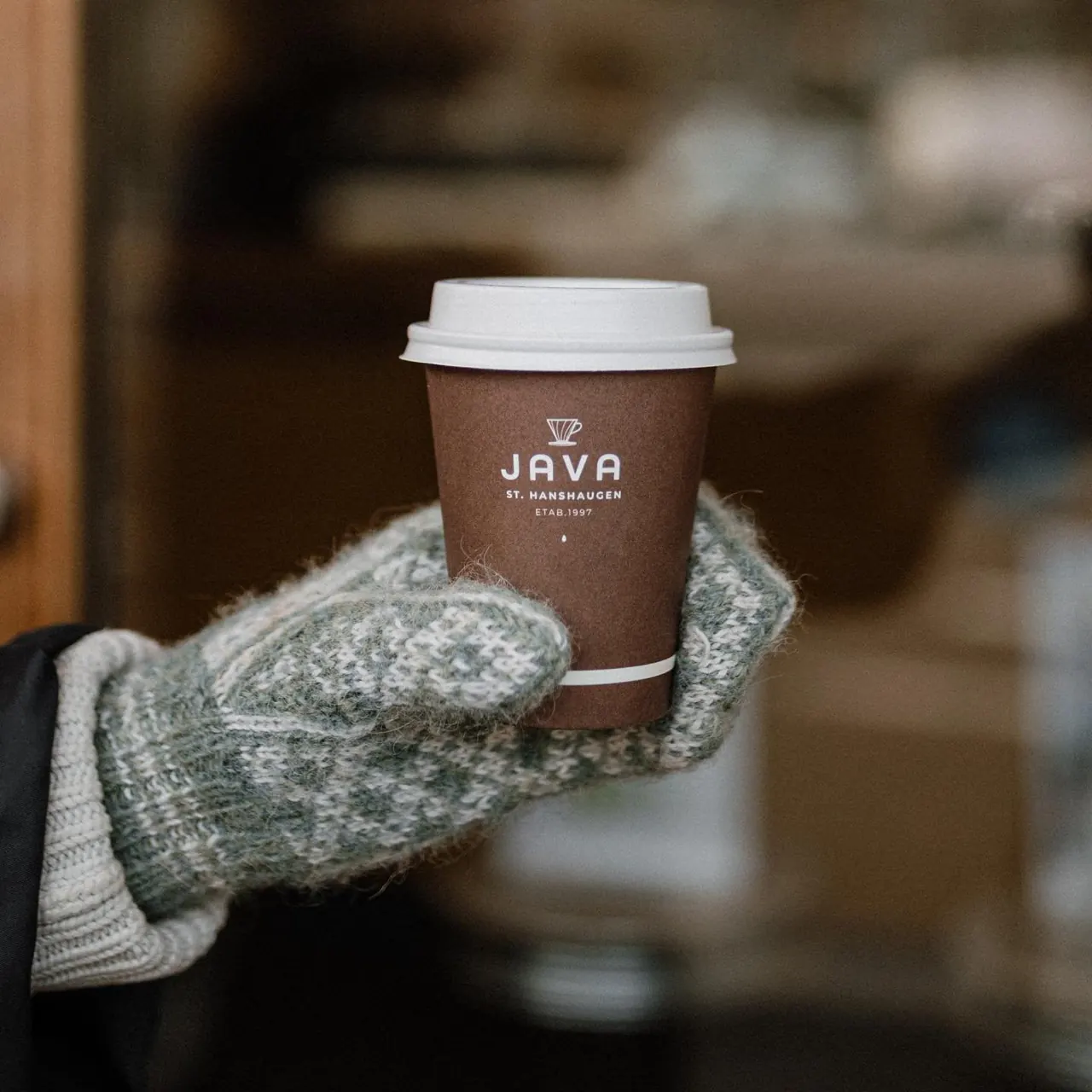 Java & Mocca: To kaféer, to logoer og ett felles uttrykk som kundene tar med seg ut døra.